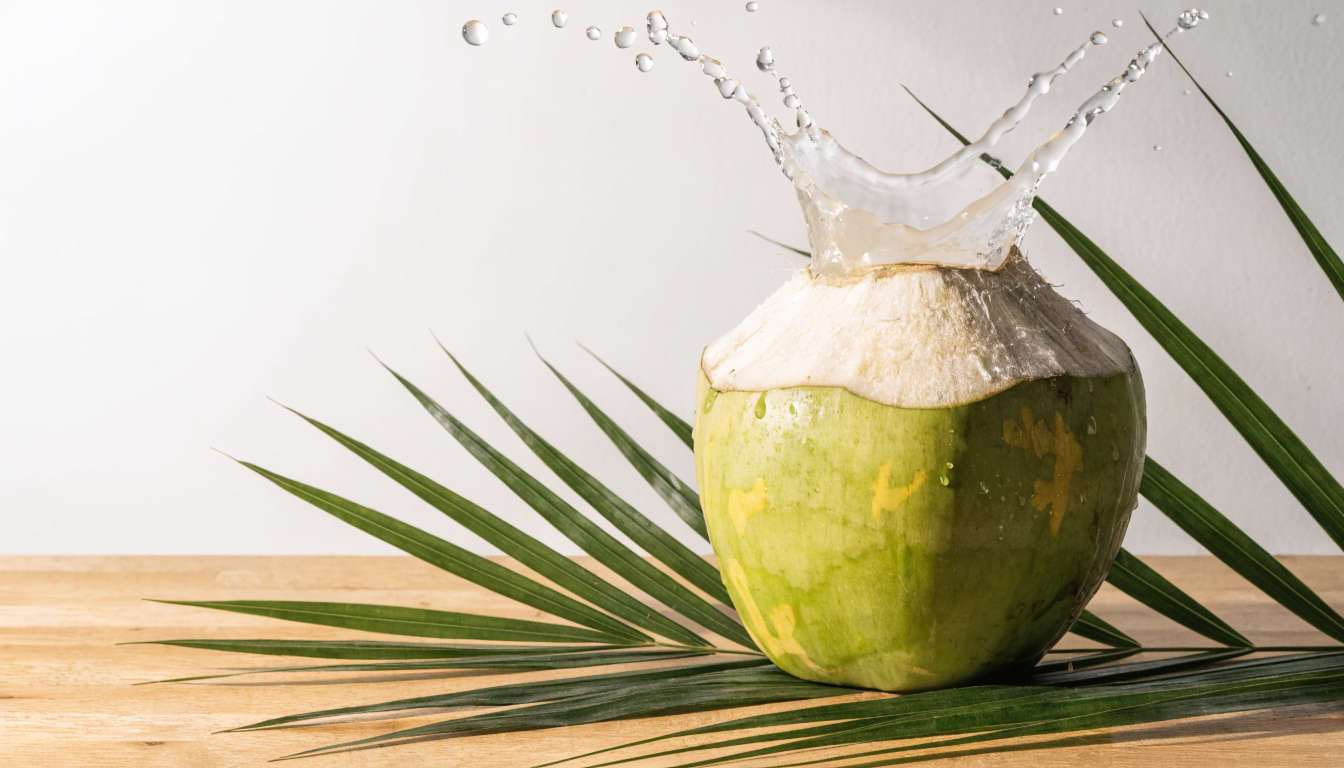 Noix de coco fraiche avec eau de coco pour les sportifs